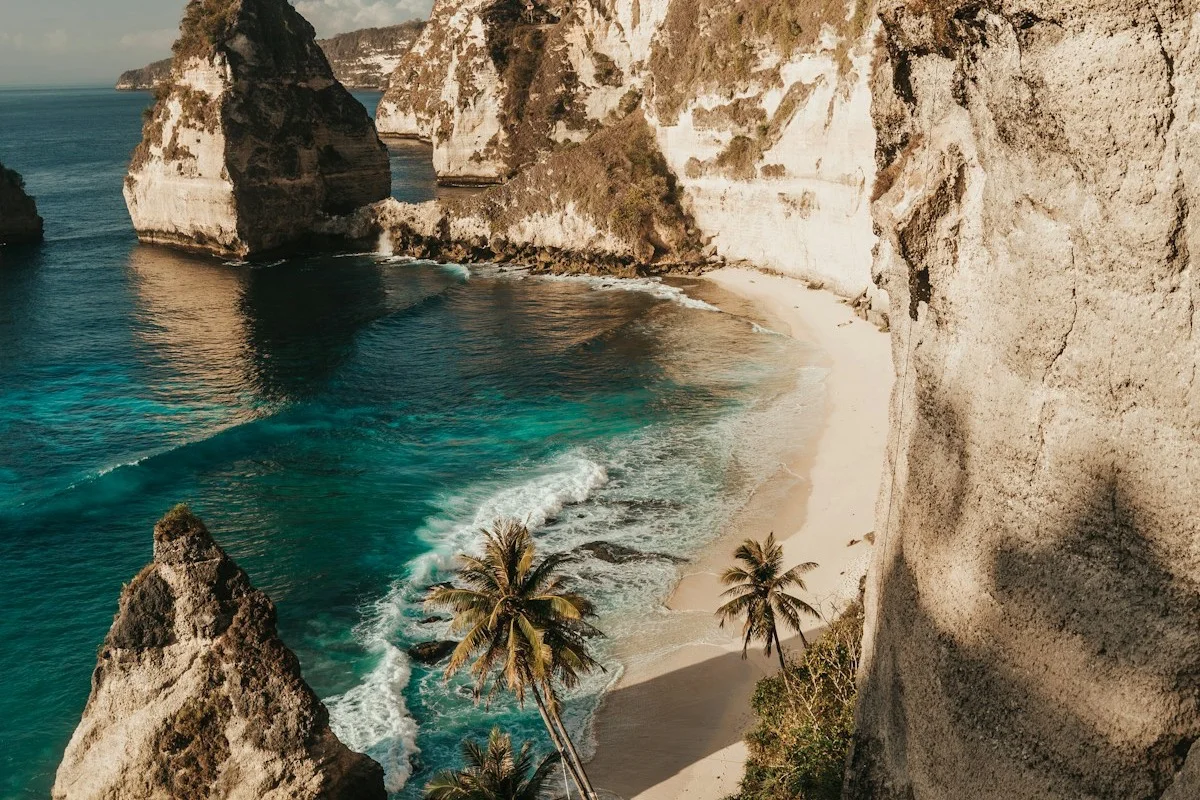 Скалы и бухты острова Нуса Пенида