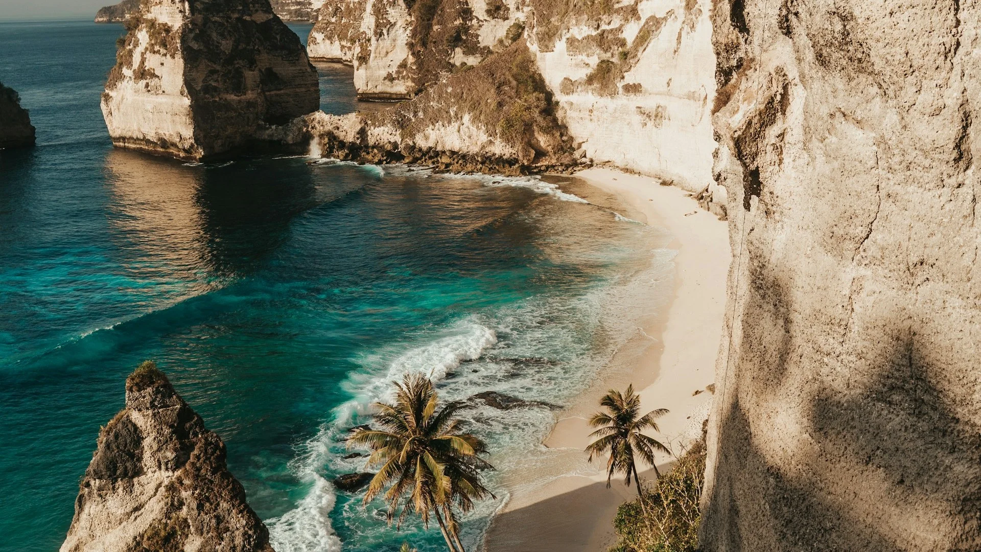 Экскурсии на Бали: скалы Нуса Пениды, храмы и джунгли