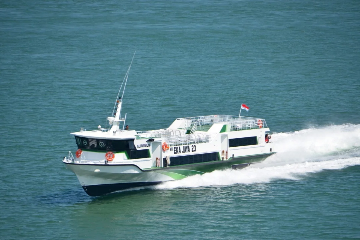 Скоростной катер на острова Гили